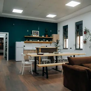 The Maze Hostel Tiran