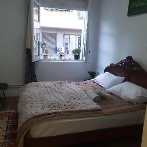 Oakland Hostel Tiran